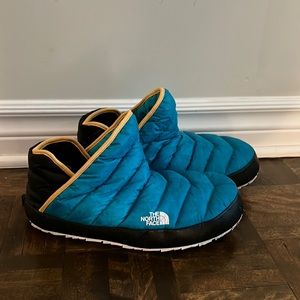 North face slippers